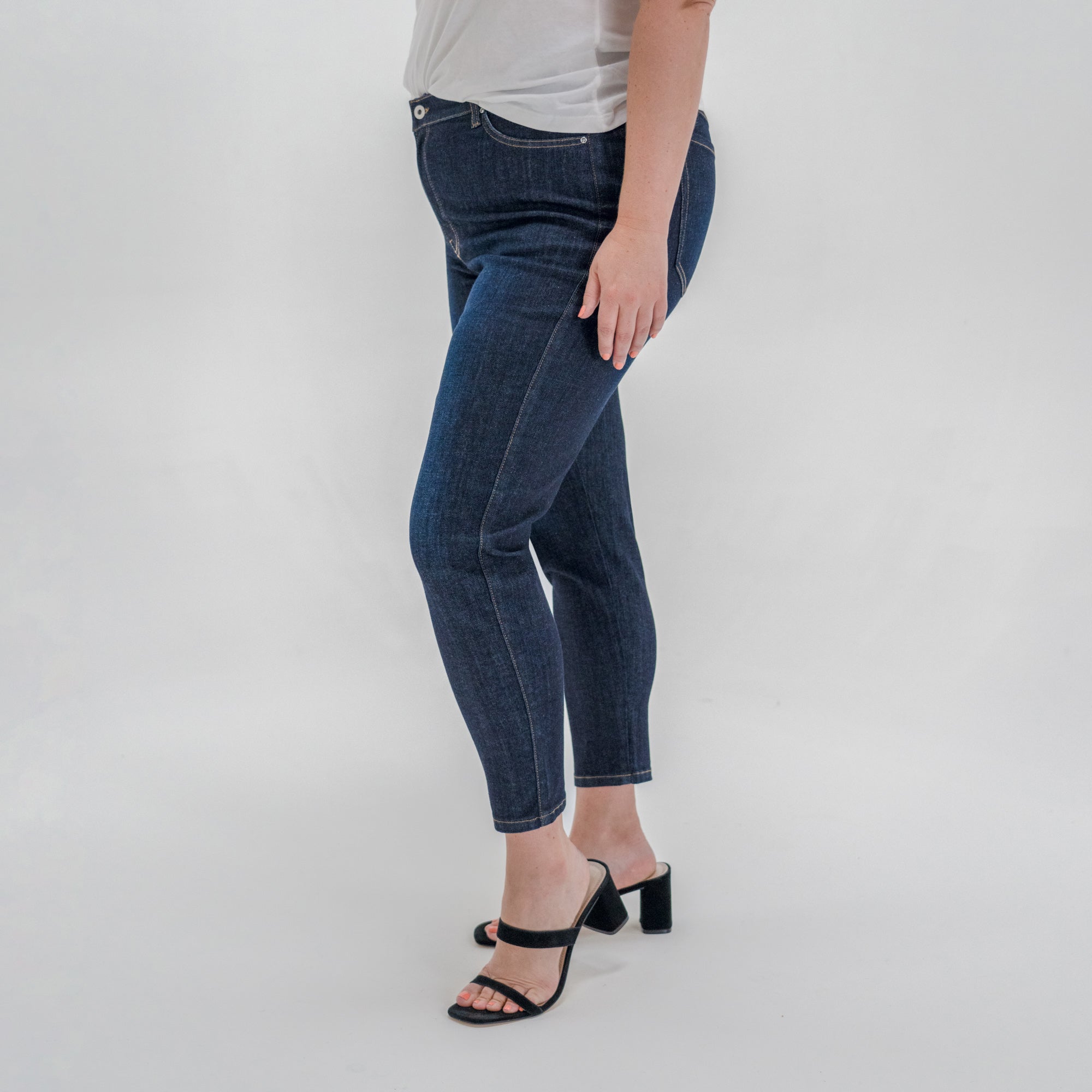 Tags:(5'9"|14-16) Custom Jeans Women's Denim For Women High-Waisted Plus Size model Faye in Dark Wash
