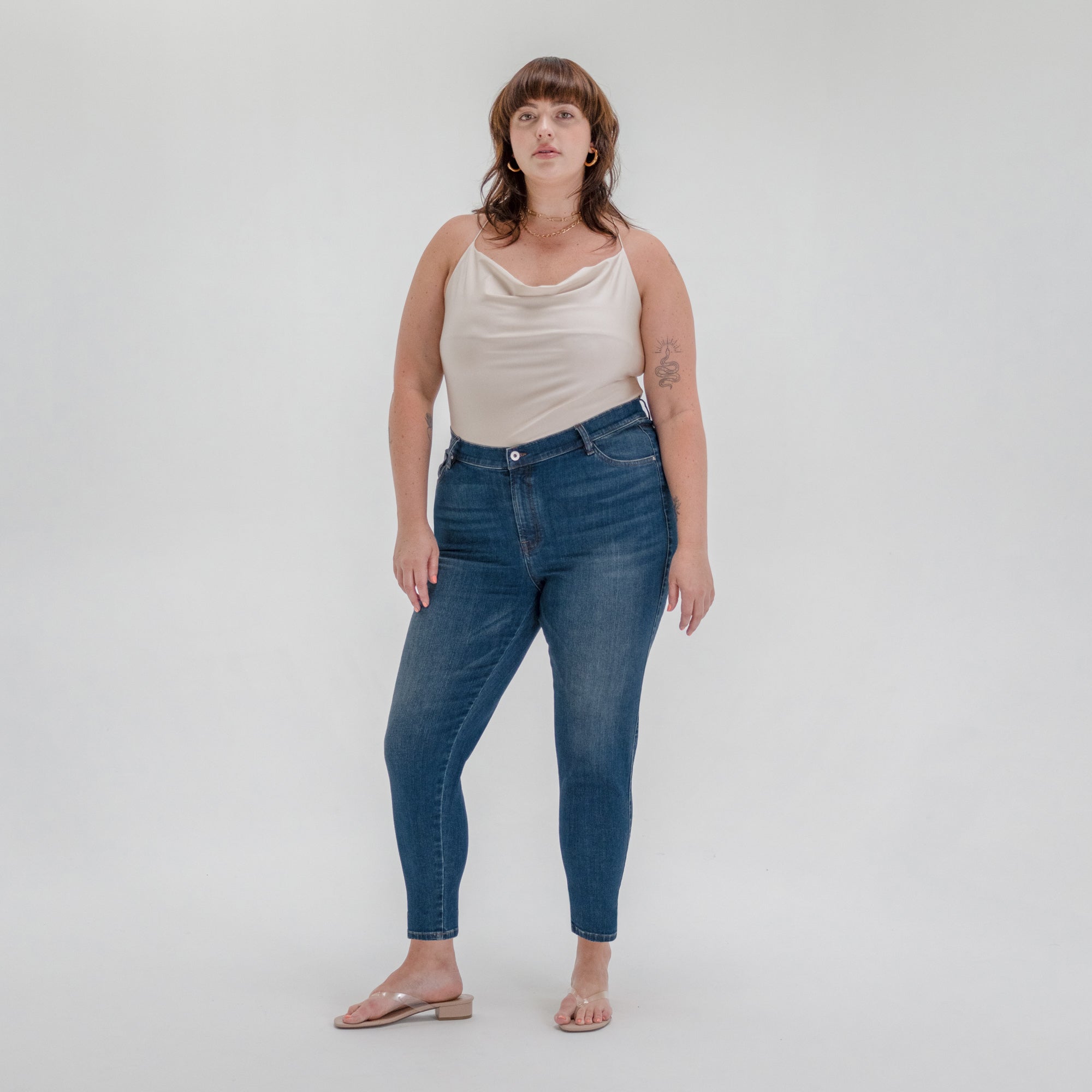 Tags:(5'9"|14-16) Custom Jeans Women's Denim For Women High-Waisted Plus Size model Faye in Sur Blue