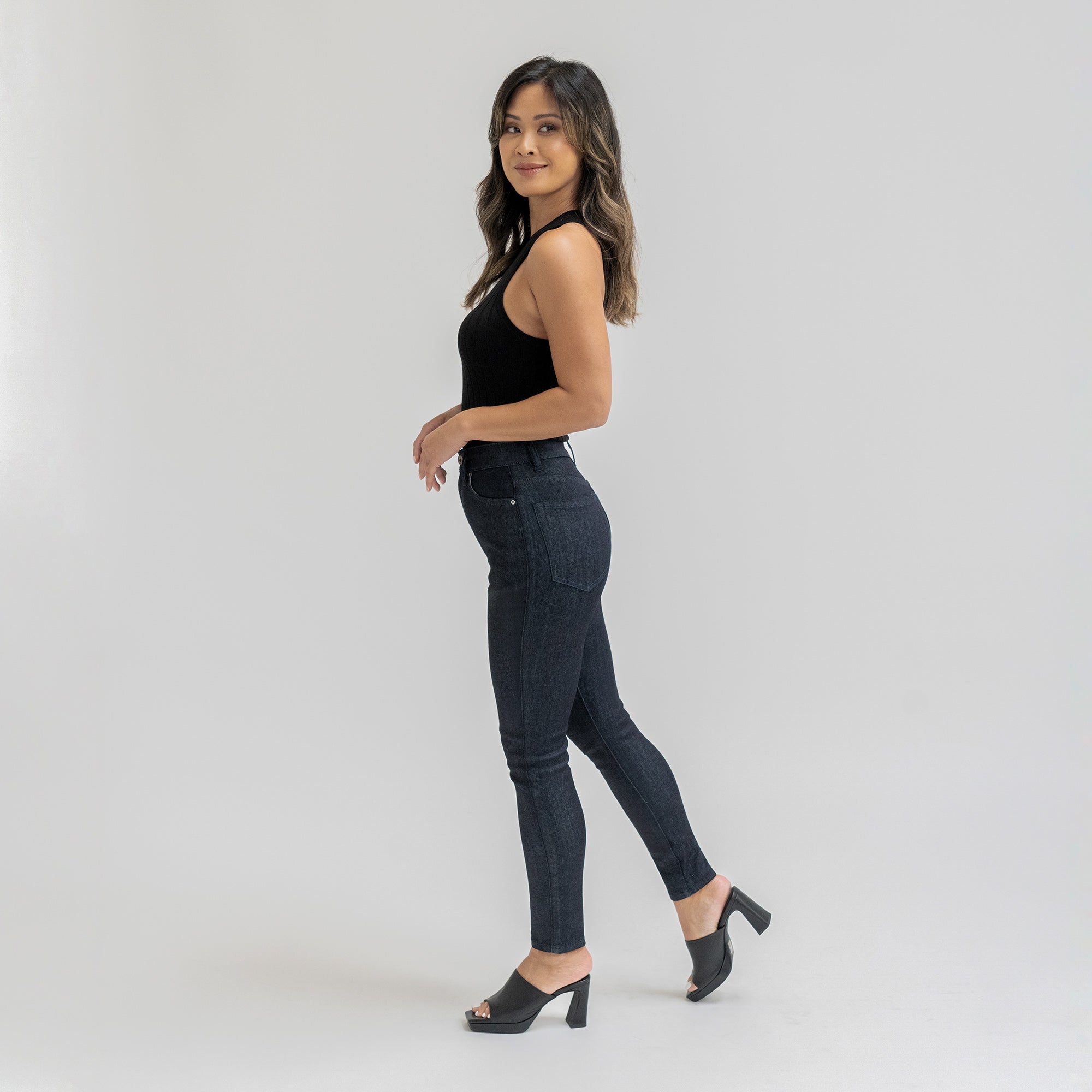 Tags:(5'5"|0-2) Petite Custom Jeans Women's Denim For Women High-Waisted Inclusive model Sophia in Midnight