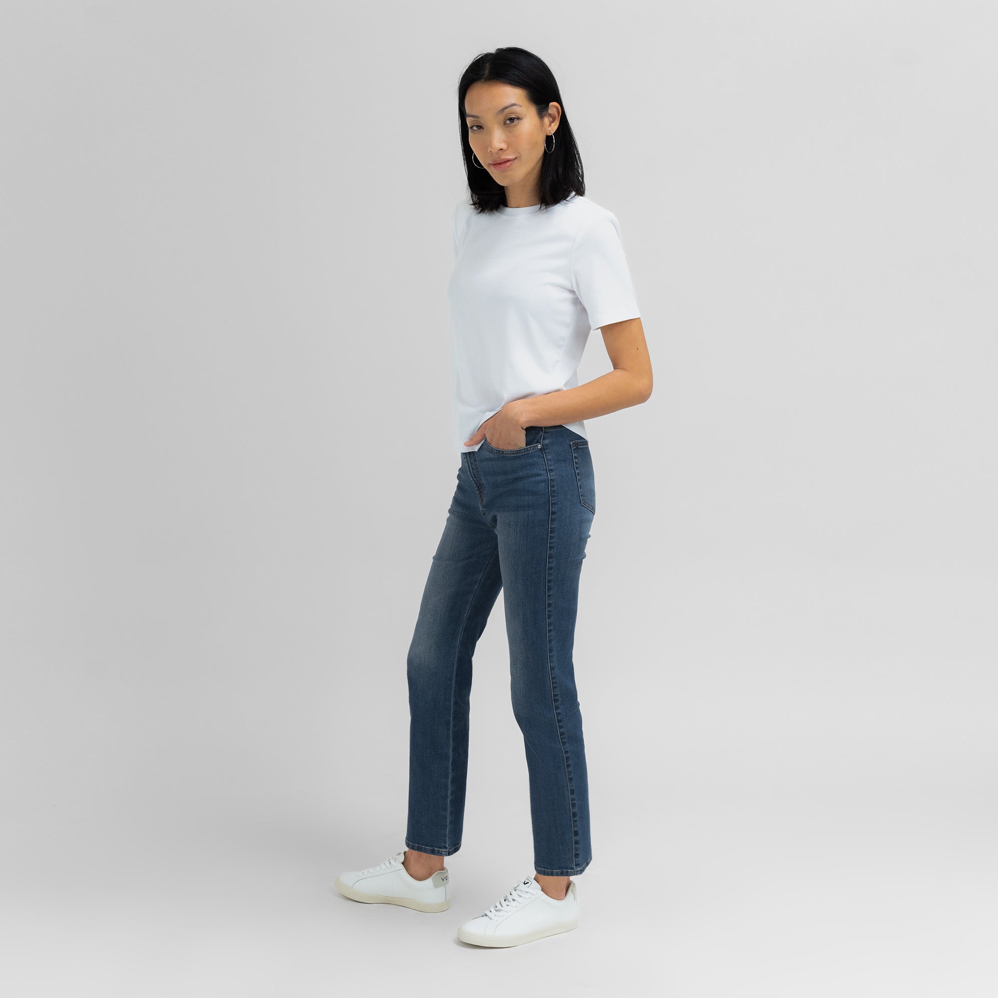  Tags:(5'11"|4-6) straight women's jeans model Piya in Sur Blue