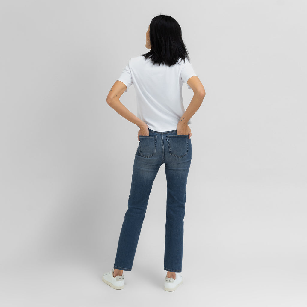  Tags:(5'11"|4-6) straight women's jeans model Piya in Sur Blue