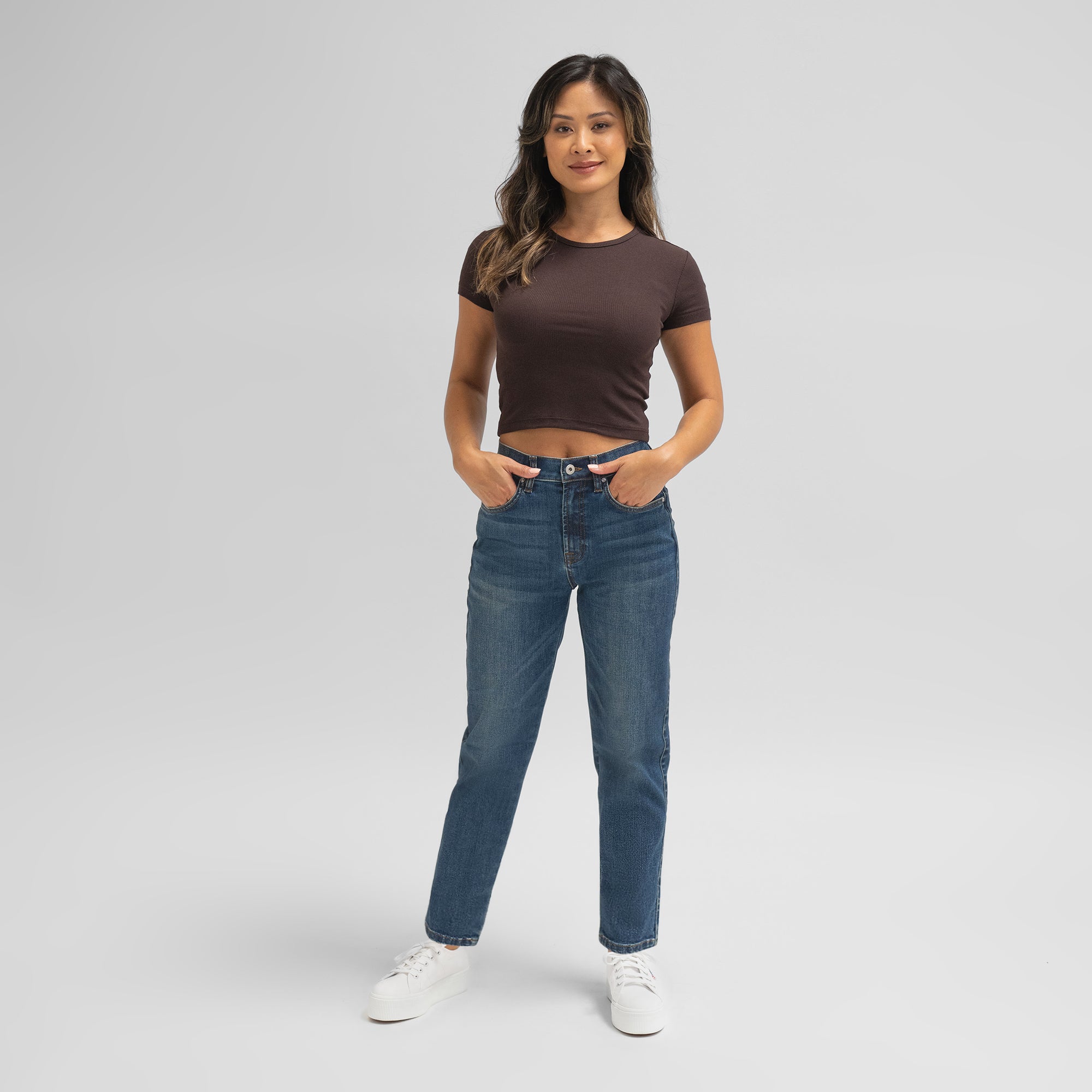 Tags:(5'5"|0-2) straight women's jeans model Sophia in Sur Blue