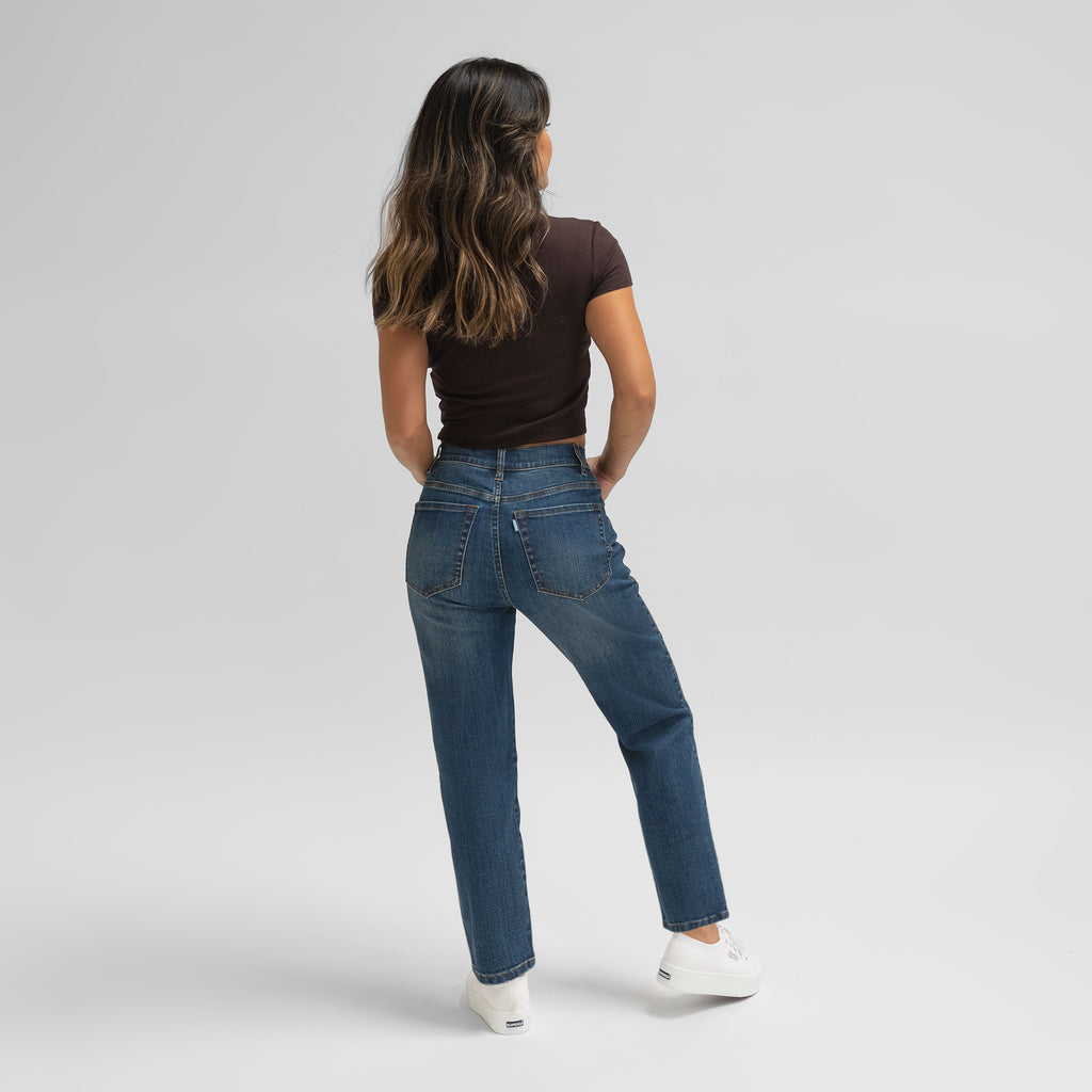 Tags:(5'5"|0-2) straight women's jeans model Sophia in Sur Blue