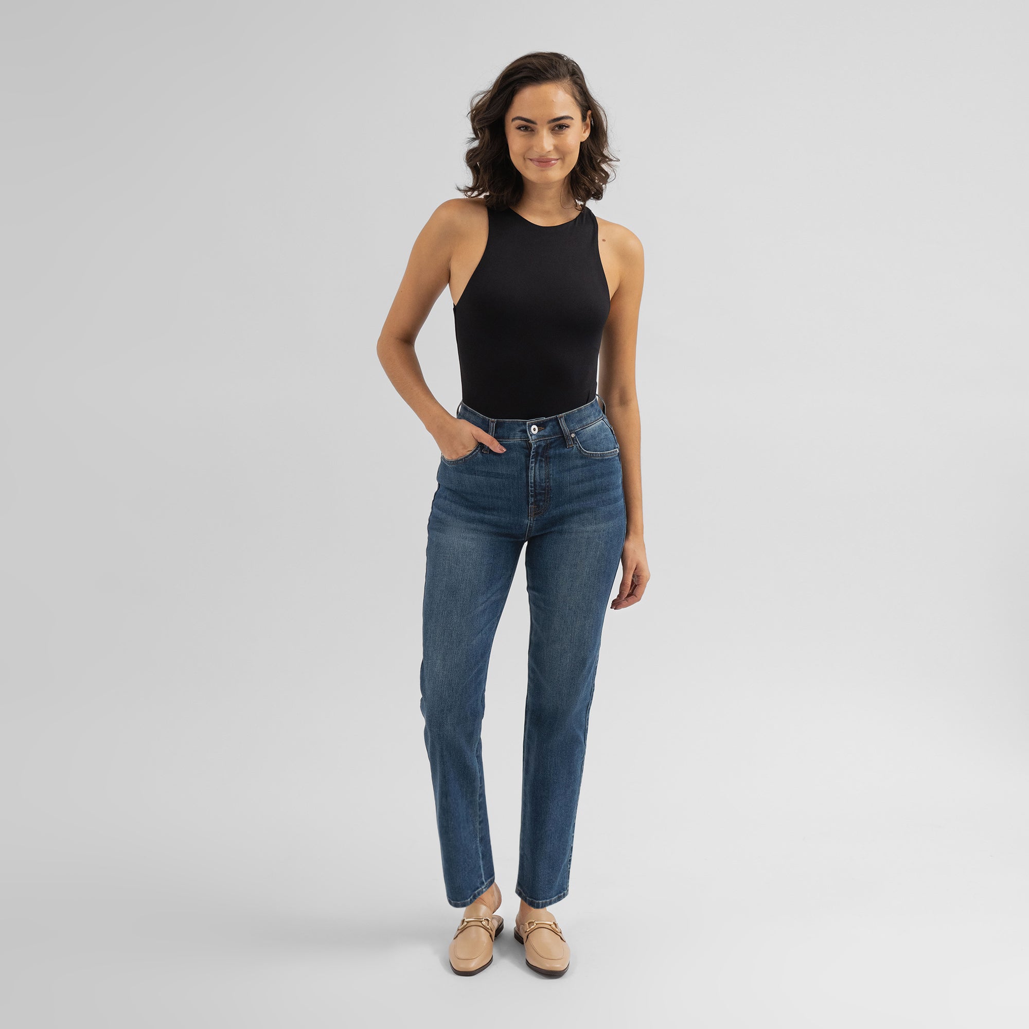 Tags:(5'8"|0-2) straight women's jeans model Moe in Sur Blue