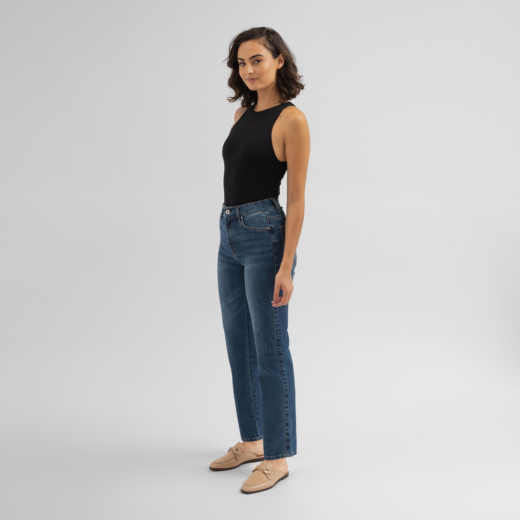 Tags:(5'8"|0-2) straight women's jeans model Moe in Sur Blue