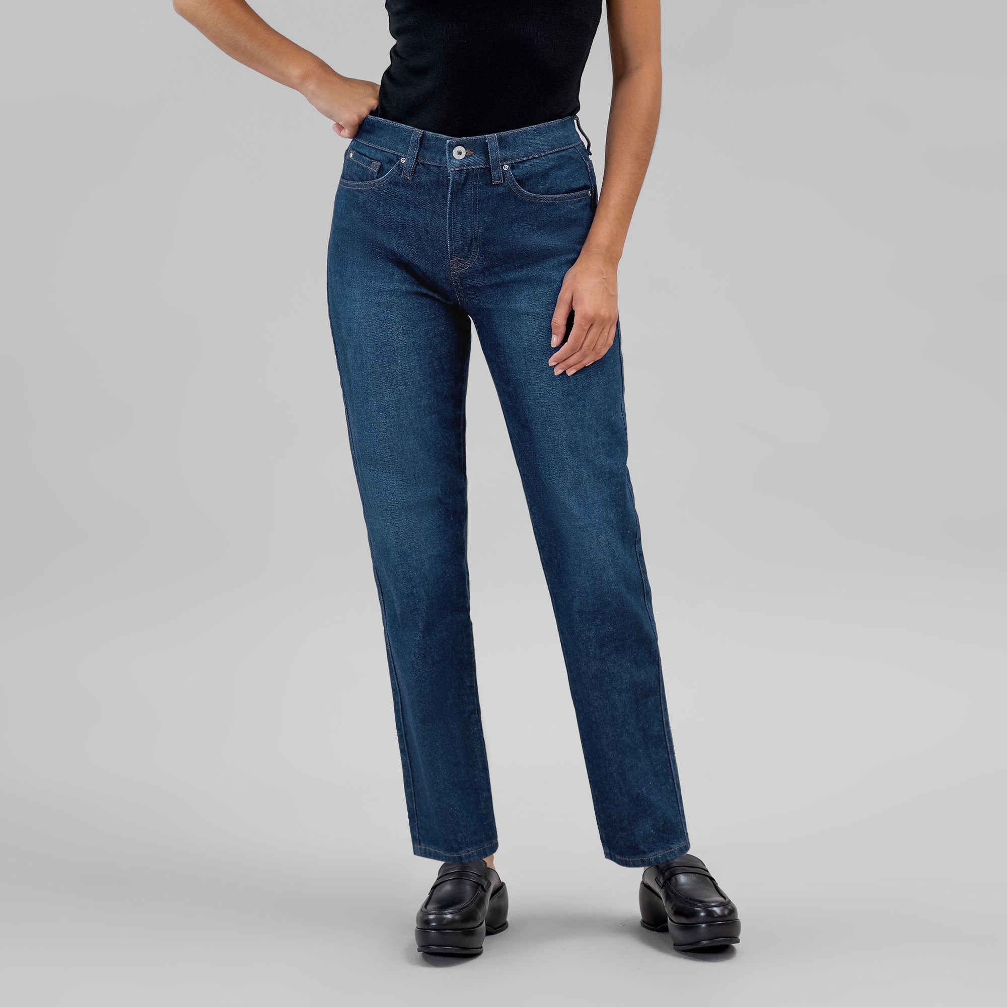  Tags:(5'8"|0-2) True straight jeans custom sizeless tailored model Moe in Faded Sur