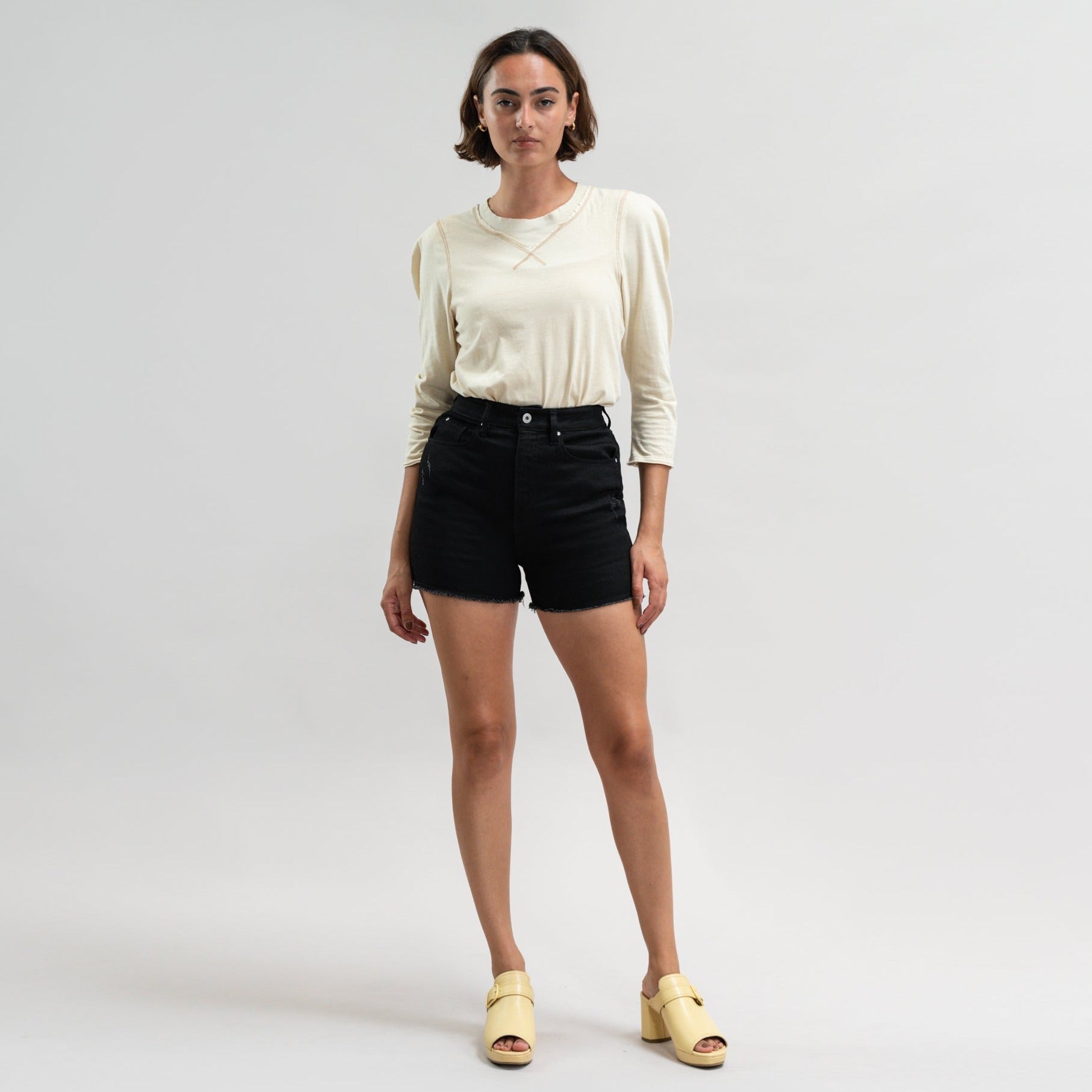 Custom jean denim shorts fit midi model Moe in Jet Black