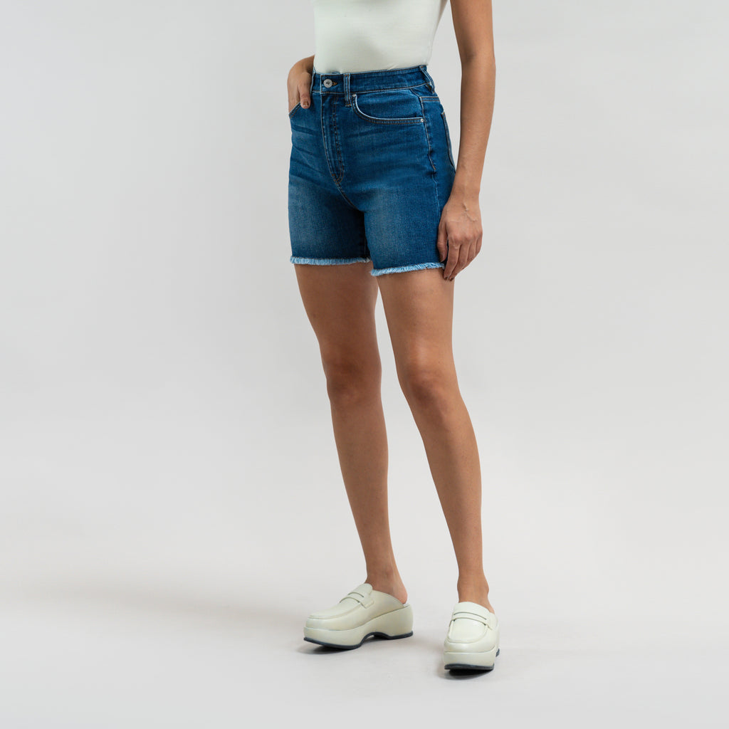 Custom jean denim shorts fit weekender model Moe in Sur Blue