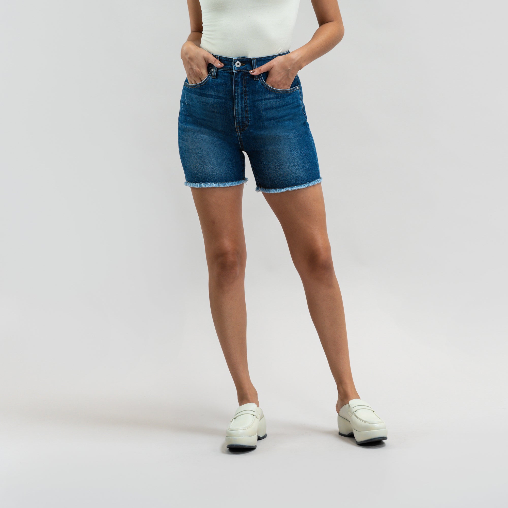 Custom jean denim shorts fit weekender model Moe in Sur Blue