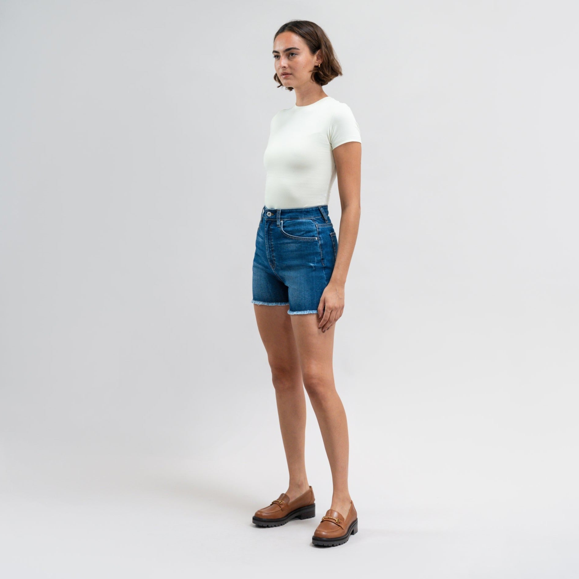 Custom jean denim shorts fit midi model Moe in Sur Blue