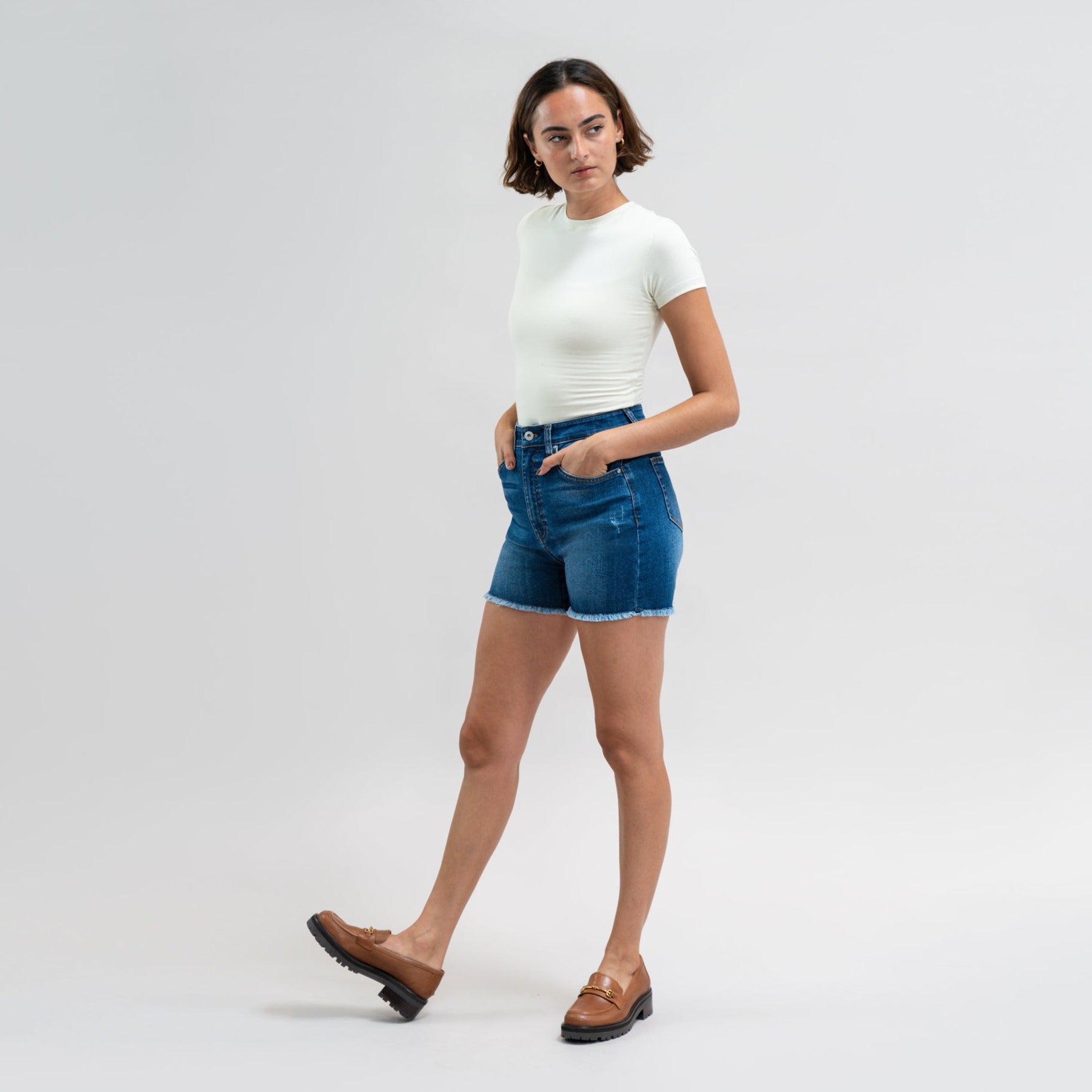 Custom jean denim shorts fit midi model Moe in Sur Blue