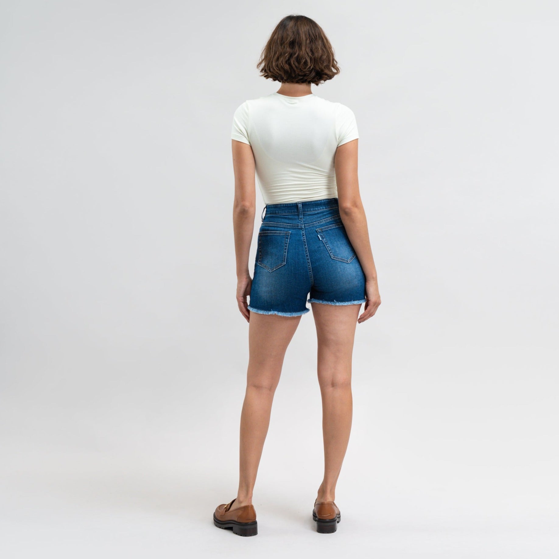 Custom jean denim shorts fit midi model Moe in Sur Blue