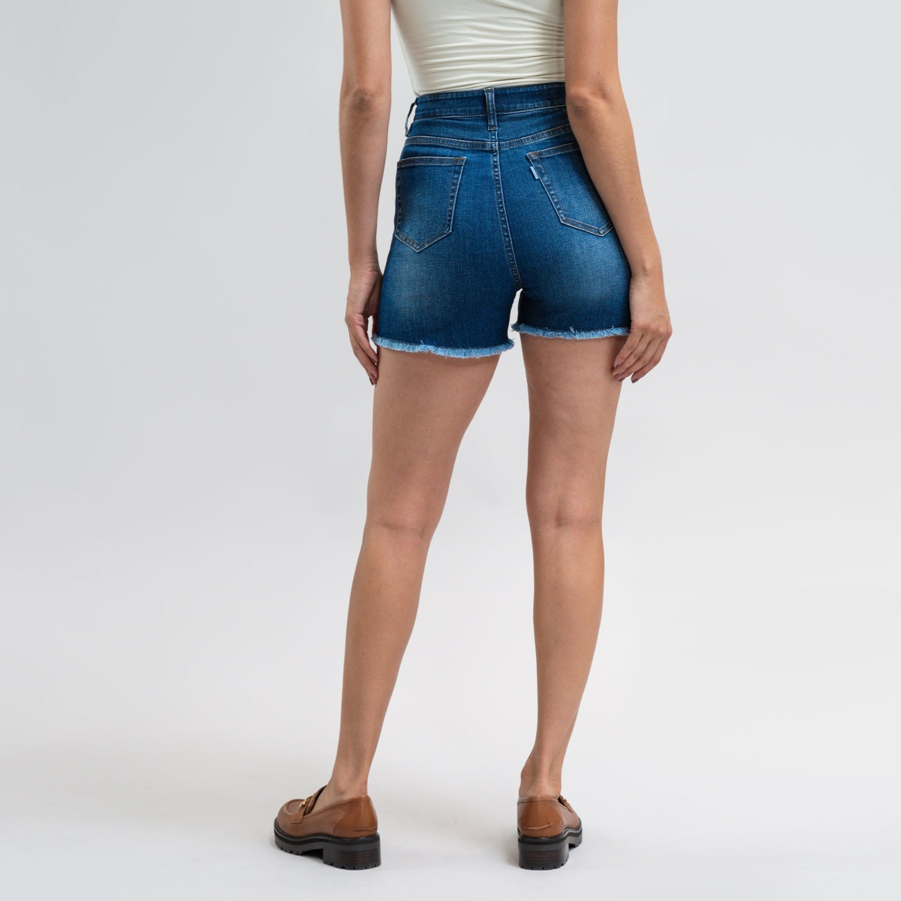 Custom jean denim shorts fit midi model Moe in Sur Blue