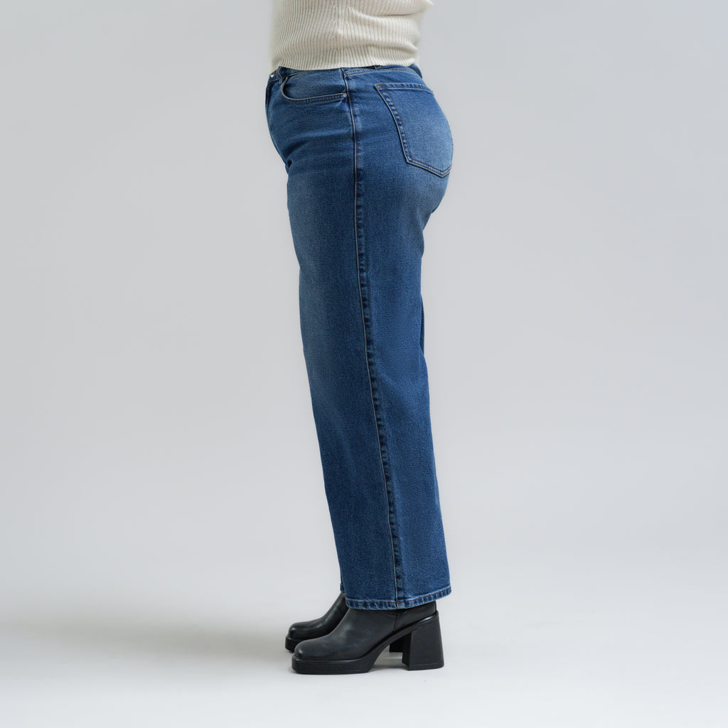 Tags:(5'10"|14-16) True vintage relaxed straight jeans custom sizeless tailored model Drew in Faded Sur