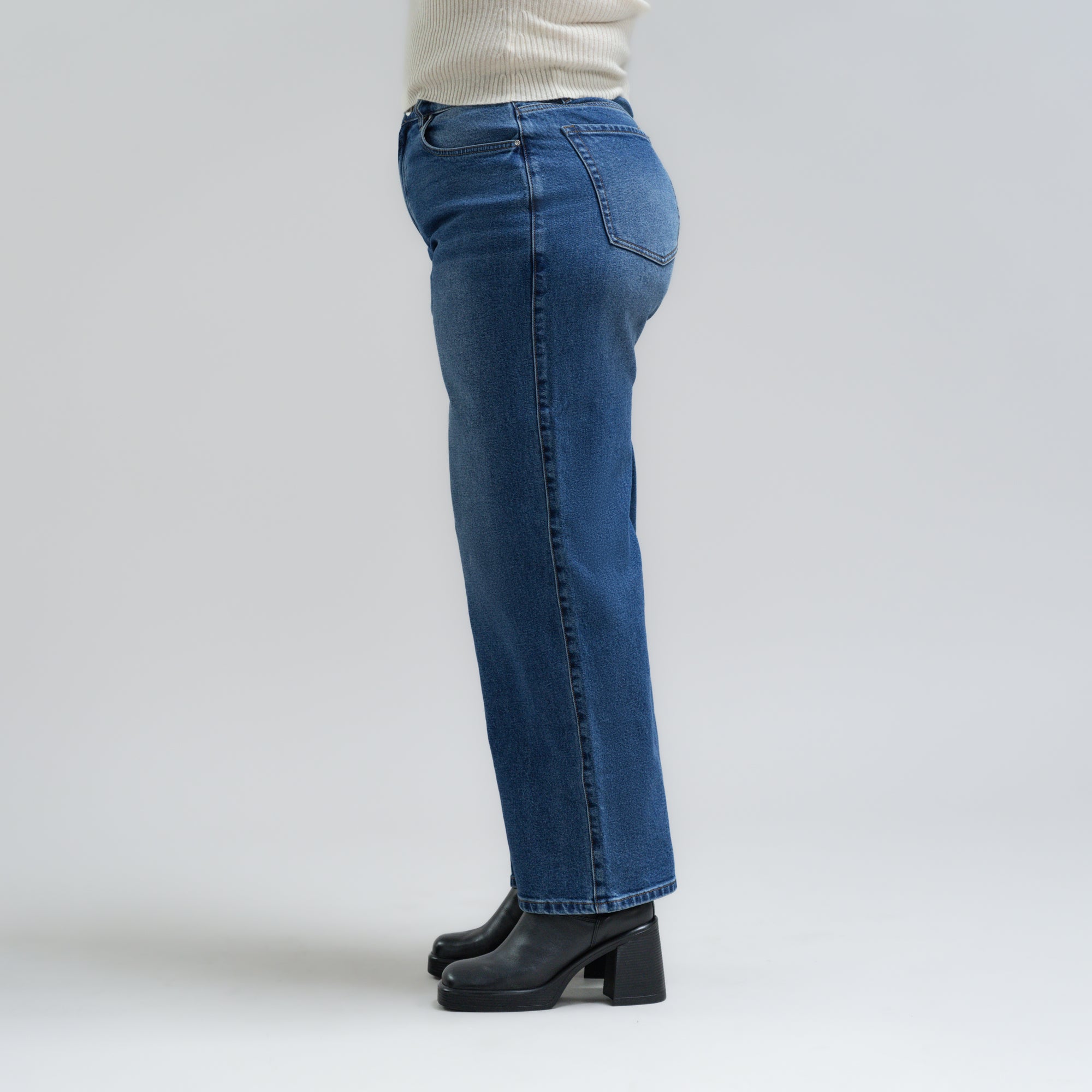 Tags:(5'10"|14-16) True vintage relaxed straight jeans custom sizeless tailored model Drew in Faded Sur