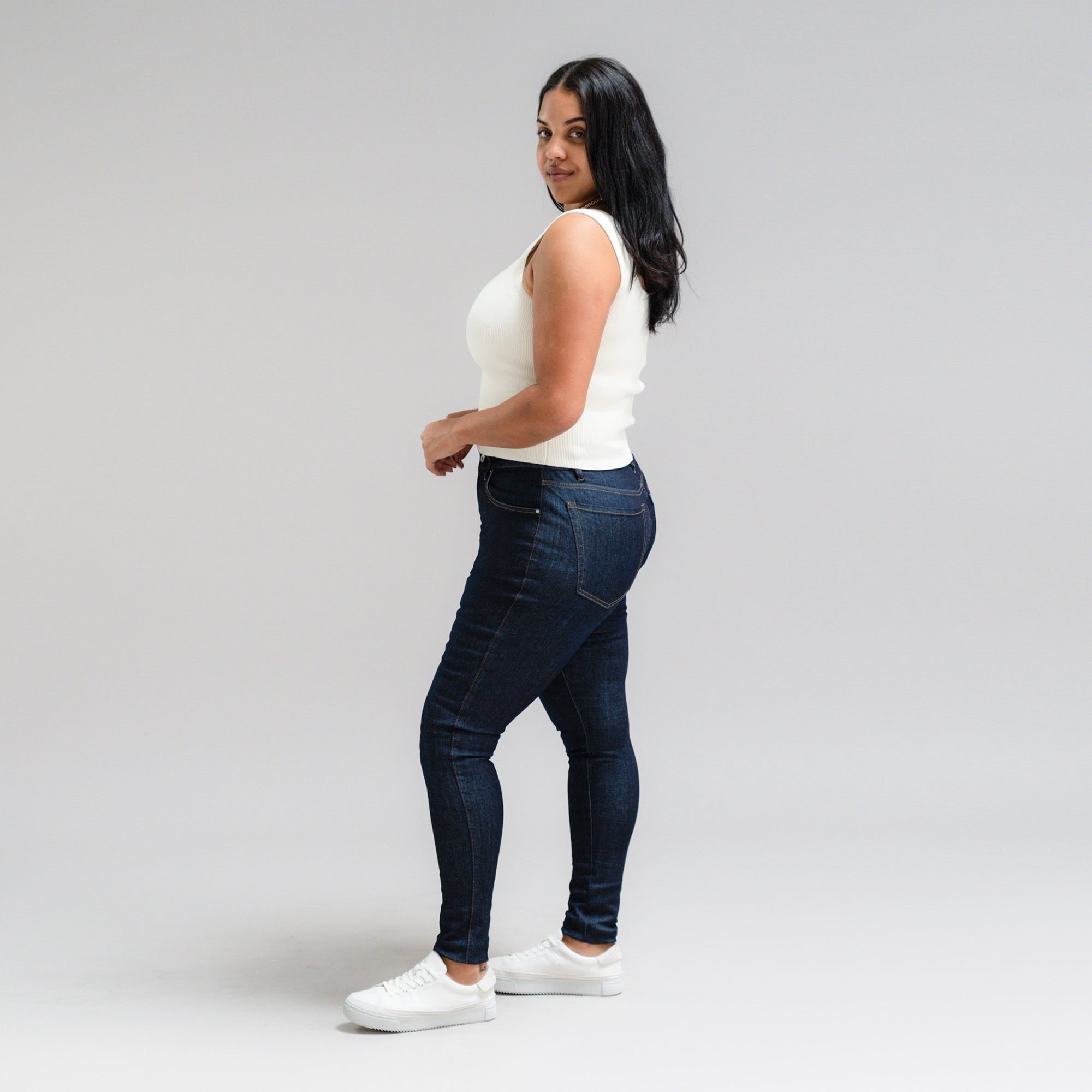 Tags:(5'10"|14-16) Pear Custom Jeans Women's Denim For Women High-Waisted Plus Size Inclusive model Drew in Dark Wash