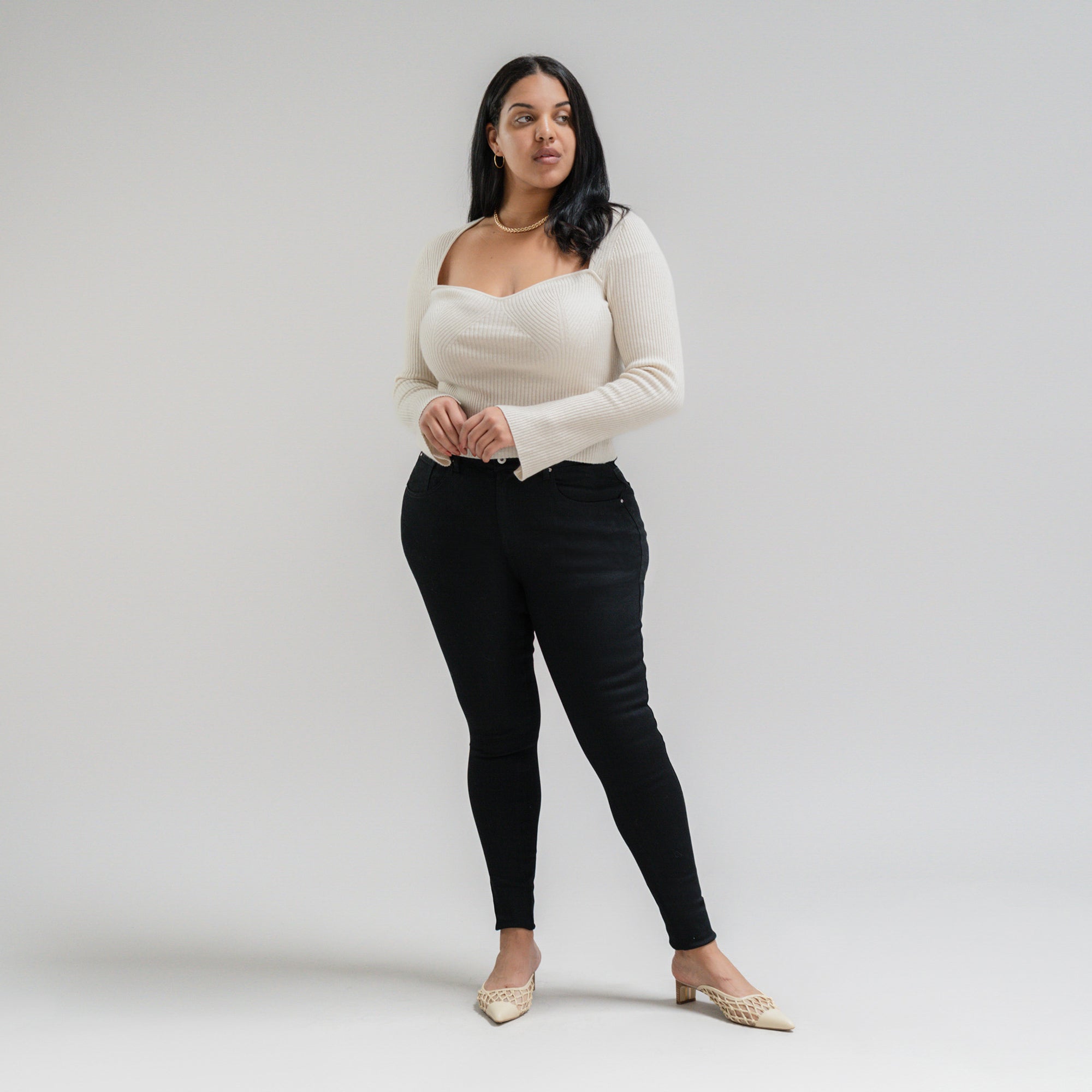 Tags:(5'10"|14-16) Pear Custom Jeans Women's Denim For Women High-Waisted Plus Size Inclusive model Drew in Jet Black