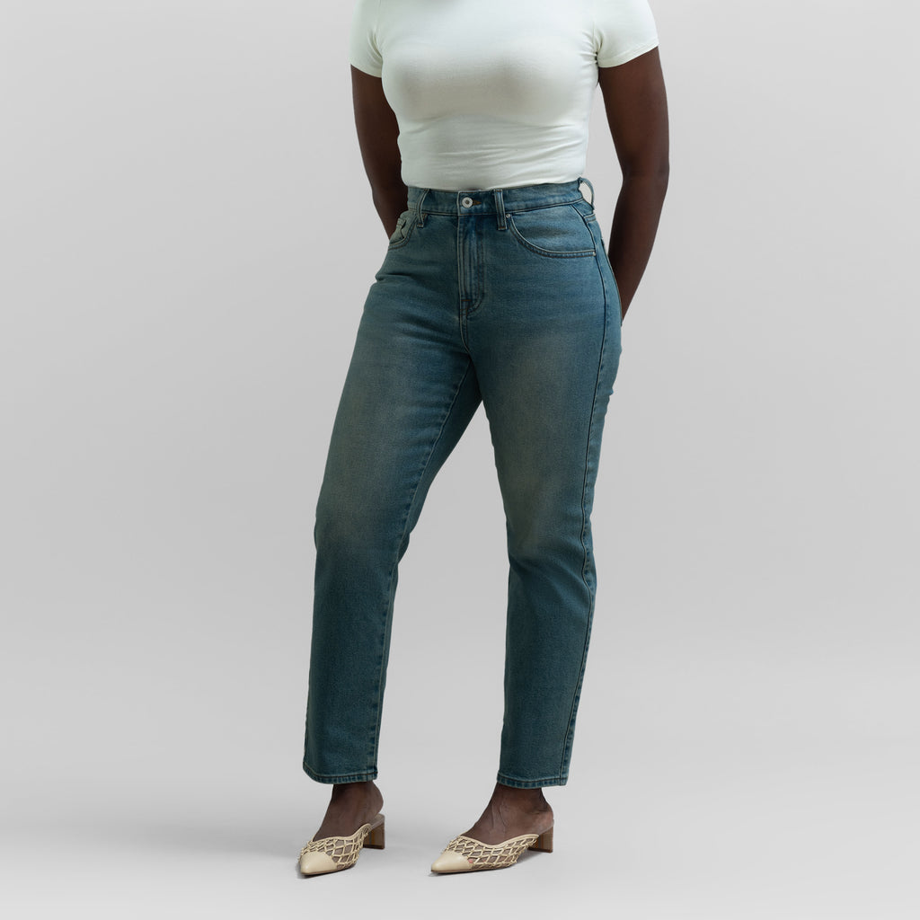 Tags:(5'9"|8-10) True straight jeans custom sizeless tailored model Amara in Indigo Dune