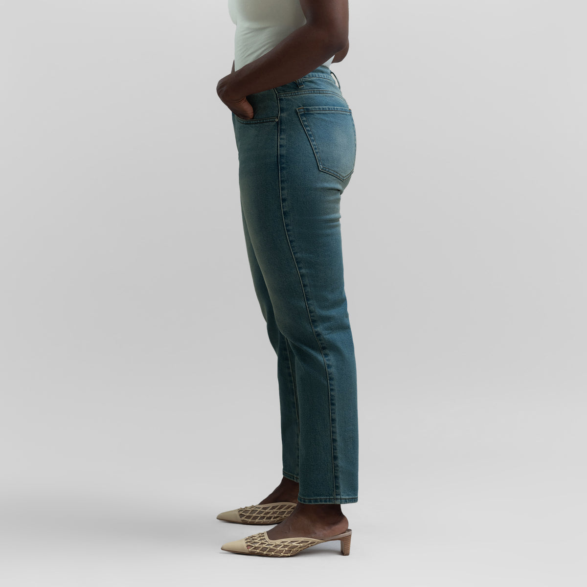 Tags:(5'9"|8-10) True straight jeans custom sizeless tailored model Amara in Indigo Dune
