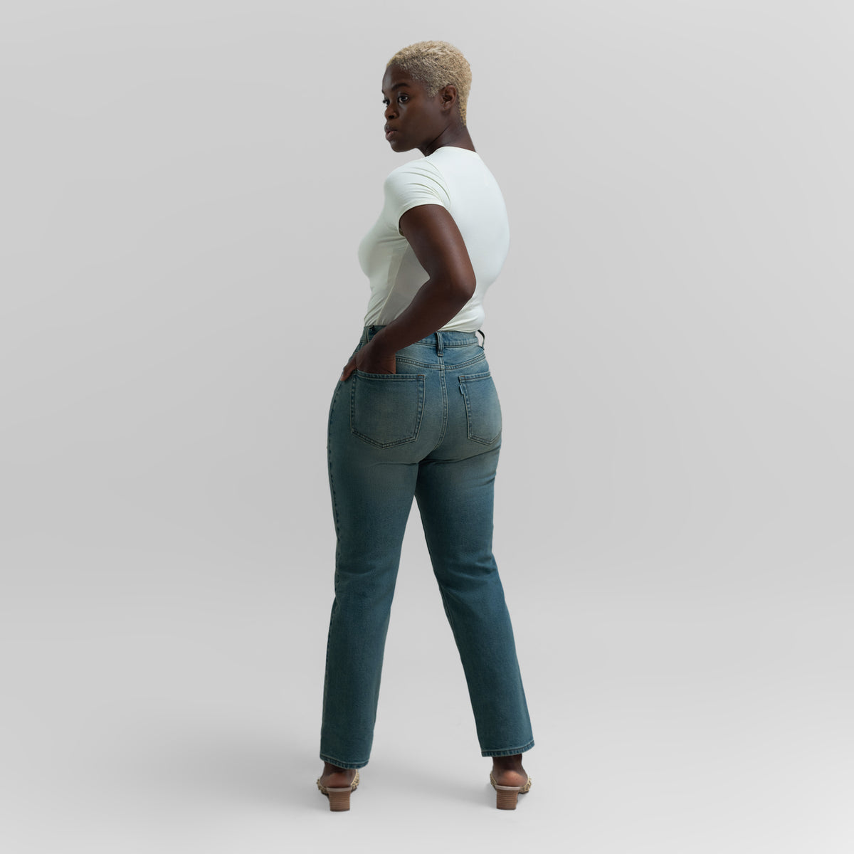 Tags:(5'9"|8-10) True straight jeans custom sizeless tailored model Amara in Indigo Dune