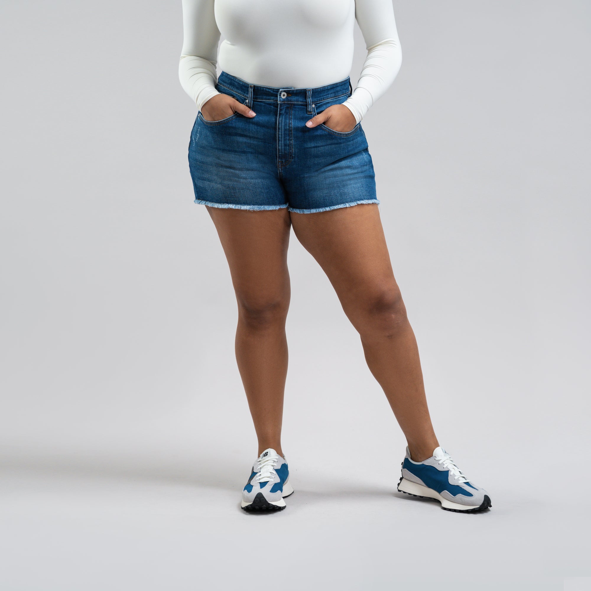 Custom jean denim shorts fit shortie model Drew in Sur Blue