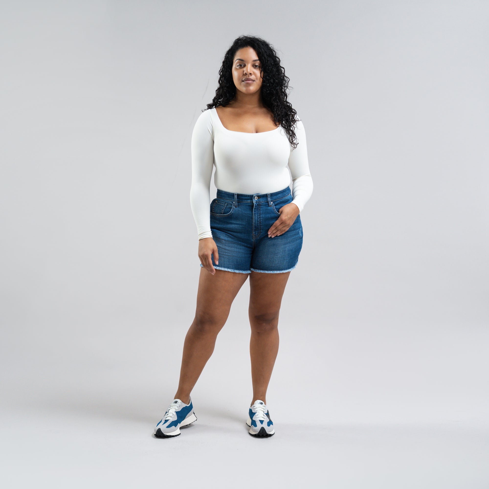 Custom jean denim shorts fit midi model Drew in Sur Blue