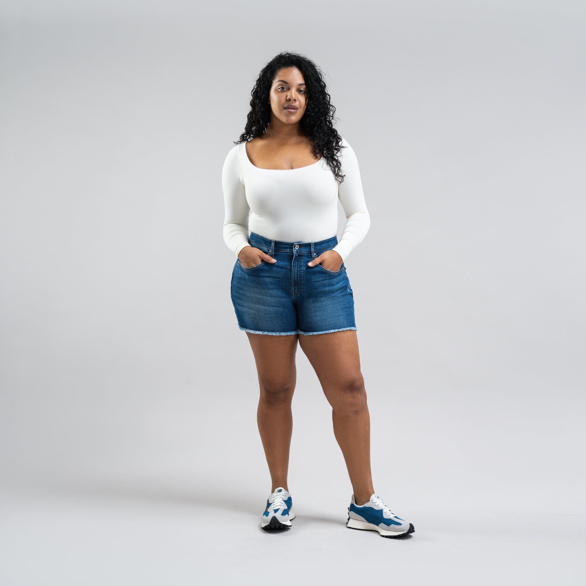 Custom jean denim shorts fit midi model Drew in Sur Blue