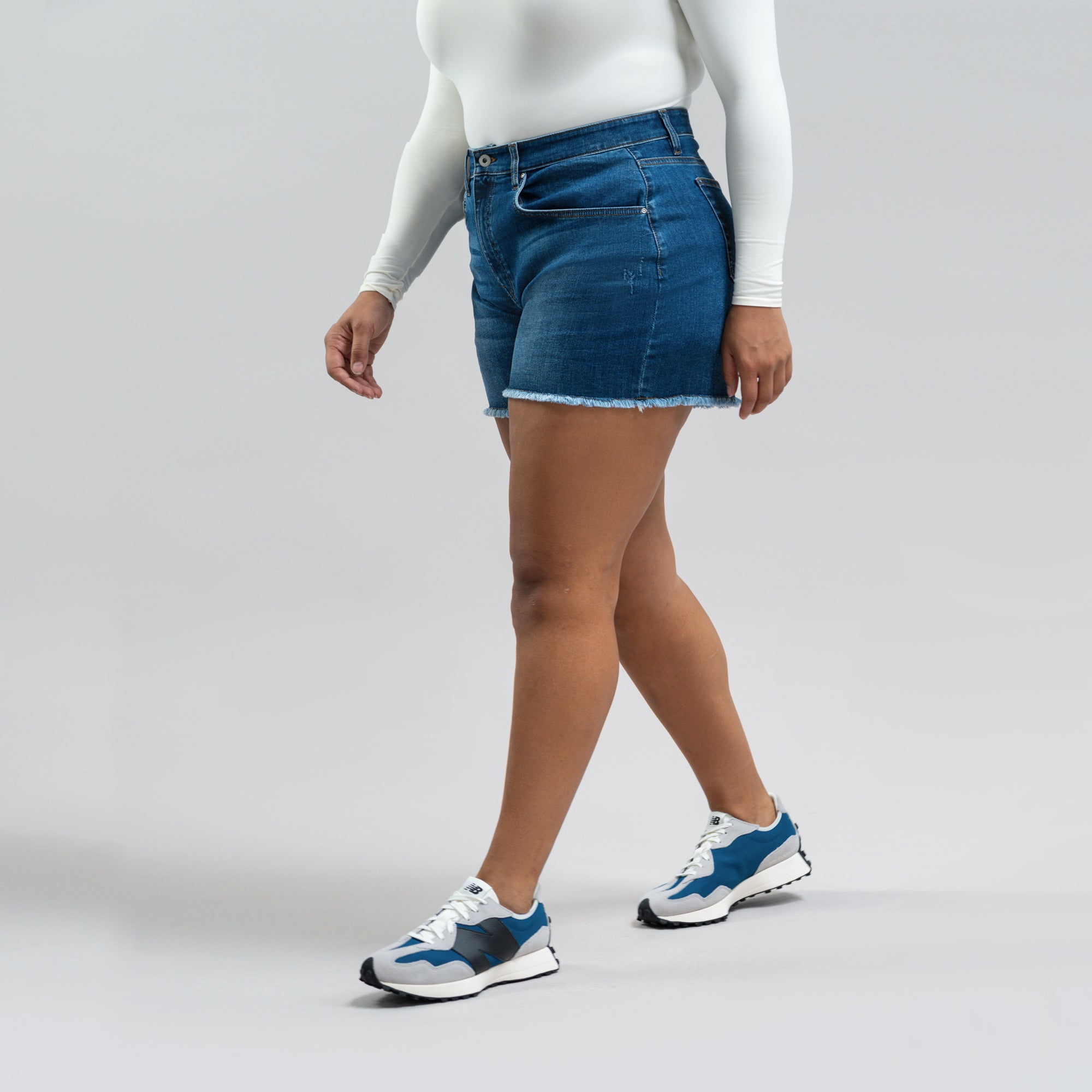 Custom jean denim shorts fit midi model Drew in Sur Blue