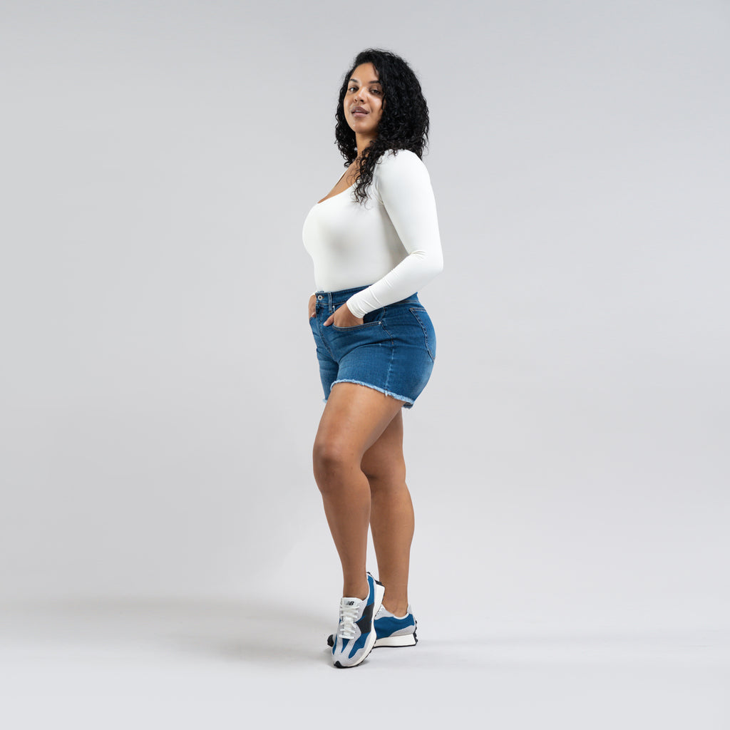 Custom jean denim shorts fit midi model Drew in Sur Blue